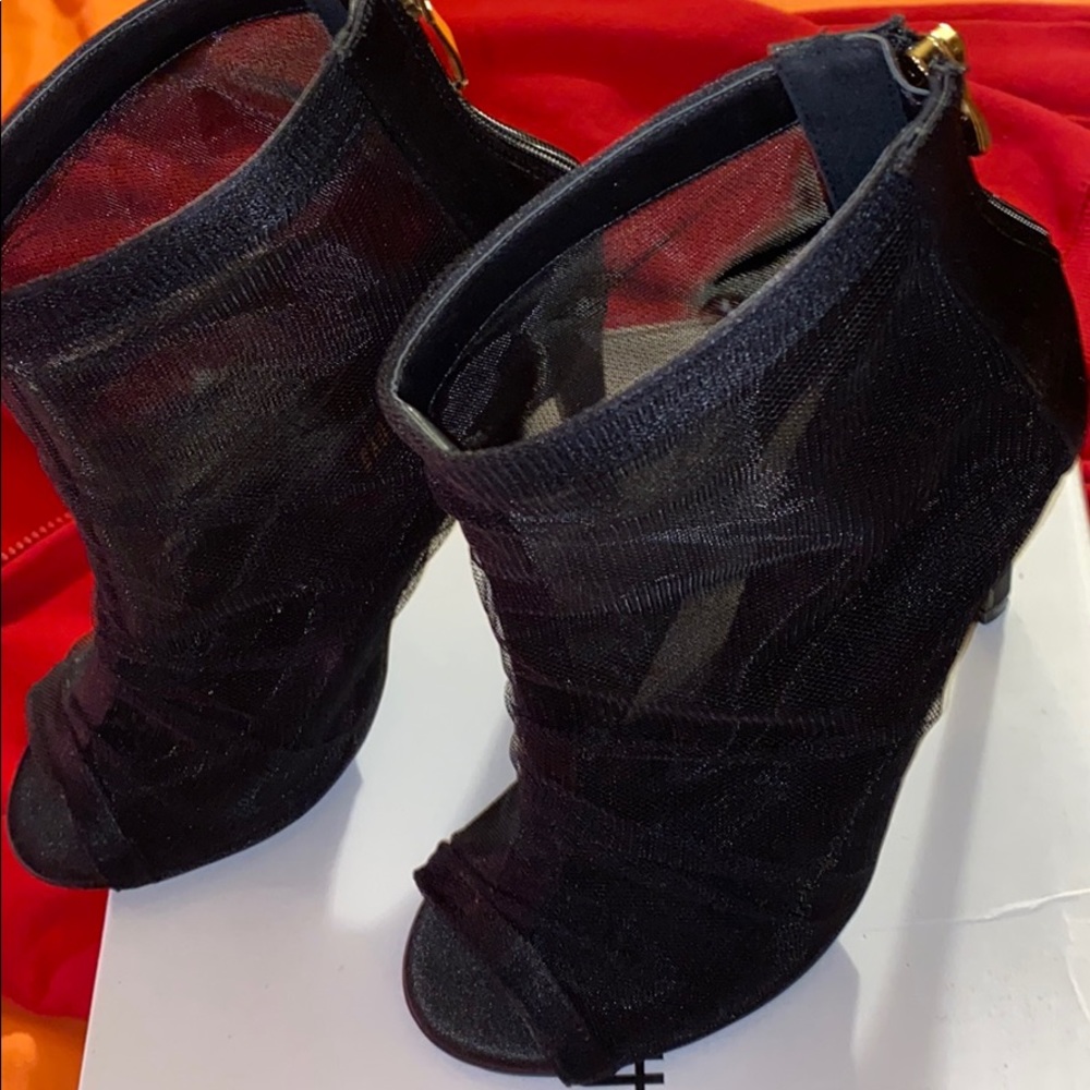 Heels - Picture 3 of 4